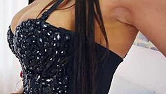 Makayla Coxxx, ambil kontol besar POV ini hingga bawah untuk deepthroat facefuck dan telan air mani.