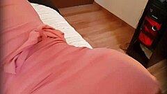 Efter festen, atletisk babe Miranda i miniskørt uden trusser bøjes forover til hundestilling knepning med sin chef i lingeri oppefra.