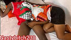 Ella visita a su sexmate con culo enorme y tetas gigantes lista para acción intensa