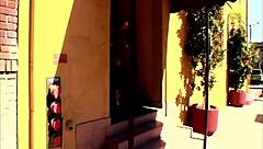 Linda latina morena Samira mama caña dura en mamada antes de vaquera, perrito y corrida facial en POV