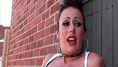 Güzel esmer Latin Samira sert siki sakso çekip kovgirl ve köpek stiliyle yüzüne boşaltmalı POV sikiliyor