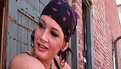 Linda latina morena Samira mama caña dura en mamada antes de vaquera, perrito y corrida facial en POV