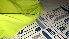 Me cansé de ver a la novia de mi amigo acostada y me la follé duro hasta correrme 😈