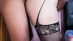 섹시한 란제리 걸이 의붓남매한테 따먹히며 쾌감에 비명 지름