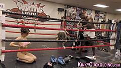 년이 검정 자지 열심히 빨고 핸드잡으로 얼굴사정 페돔 굴욕