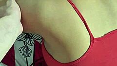 コロンビア人妻が休んでいるのを見て我慢できず、眺めながらオナニーしてしまう