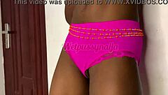 Ik zit in deze wilde Japanse gangbang waar Yua Saiki pijpt en geneukt wordt door meerdere kerels uncensored