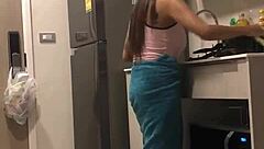 Me pongo tan cachondo con esas tetas enormes de Tailandia