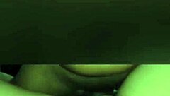 Vrienden kletsen buiten en hij bezwangert me!