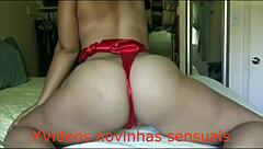 Peituda fazendo twerk em lingerie sexy que realça minhas curvas. Adoro dançar assim pra te provocar...