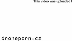 Genç Çek lezbiyenler ilk kez çift dildoyu birlikte keşfederken heyecanlanıyor