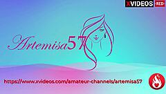 Tumbada y desnuda total en la cama pido ser puta y masturbarme como tal