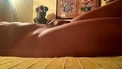 ベッドで全裸横たわりクソビッチになりたくてオナニーしまくり