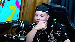 Belinha baracho got on all fours on the podcast table showing her huge ass in close detail so ruan took full advantage - pepum no barraco