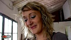 Bu Zayıf Fransız Sarışın Milf Anal Yapabilir Mi Para İçin Depoda?