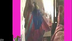 Szárítkozom a szexi dagi testemmel, mutatom a nagy lógó ciceimet és kövér ében görbéimet.