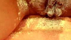 超爱丰满身材涂满滑石粉，感觉一切都湿滑性感