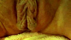 Döller Vücuduma talk pudrası sürmek her şeyi ıslak ve şehvetli yapıyor bayılıyorum.