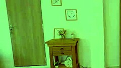 블론드 밀프가 의붓아들 큰 자지 타서 남편한테 바람 숨김