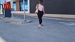 אני כל כך נרגשת כשהוא לוקח אותי לביג מק אבל בסוף אוכל את התחת הגדול שלי