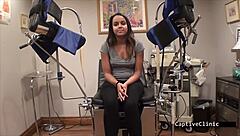 Tsayyy sluta förnedra Sheila Daniels i latexhandskar och handbojor backstage!