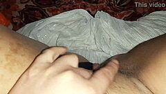 Então eu tava pegando minha namorada filmando algo quente, e acabamos nos masturbando juntos em excitação mútua