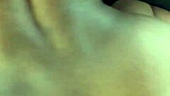 クリームが硬いチンポに滴るのを見逃すな