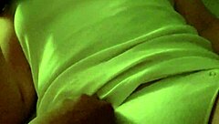 Разве не дико, как милая тайская любительница с большими сиськами становится возбужденной и громко стонет во время жесткого конча?