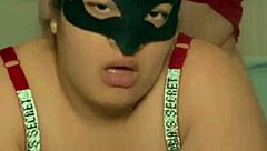 セクシー18+BBWミアリマイアスが赤で小おっぱい揺らし騎乗位