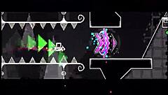 嘿，黑妹18+搞大鸡巴热辣颜射合集！