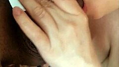 Aku dientot kuat di bilik tamu, mengerang setiap dorongan dalam