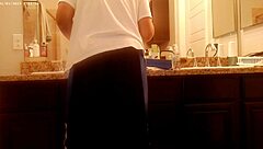 Hey, just generally tidying up the bathroom for some house chore work 😊