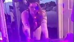 ヘイ、赤毛グランジサンドで激しいマンコ舐めアクション見て！