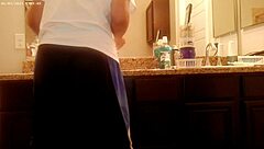 Hey, just generally tidying up the bathroom for some house chore work 😊