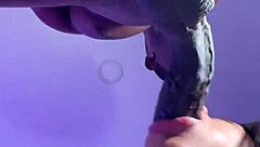 Brunette giver stedsbror vild farvelknul med dyb hals og hård puling som amatørpar