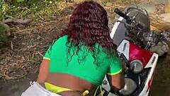 i helped this stranger girl and she wanted to head to the woods for sex with me, almost got caught 😏