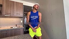 Charla casual vira a follada salvaje con el vecino de polla grande