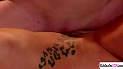 Blonde Victoria Steffanie Jelajah Jilat Pantat dengan Natasha Nice Bertetas Besar.