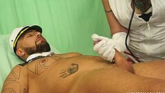 アマチュアコレクションでレディ・マフィンがアスレチックなペティートボディをアナルクリームパイで魅せる