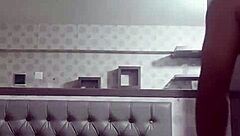 Selingkuh sama ibu sambung di kamar koss