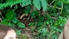 숲 가이드 거대 정액 뒤덮인 거유 애무 빨아대