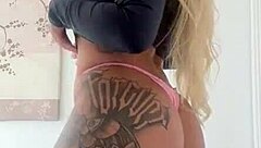 Bratzmal introduces herself in a solo crossdressing session