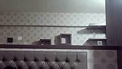 Selingkuh sama ibu sambung di kamar koss