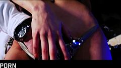 Tetas grandes de milf rubia británica folla sensual romántico en pub con pareja montando y corrida en tetas 😍