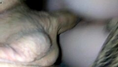 ¿Qué pasa follando a mi mujer bajo las sábanas con interrupciones nonstop?