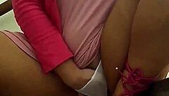 야, 엔젤 리마 건물 계단에서 저렇게 보지 만지작거리는 거 봤어?