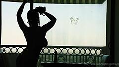 Wah, cewek goth tetek besar naik dildo bayangan solo 😈