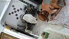 אוהב לראות אותה סופגת דפיקות זין אינטנסיביות בגנגבנג פרוע