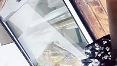 Pillé esa vista rápida de upskirt en la tienda mientras compraba.