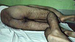 novio lame culo curvilíneo de novia antes de anal por primera vez